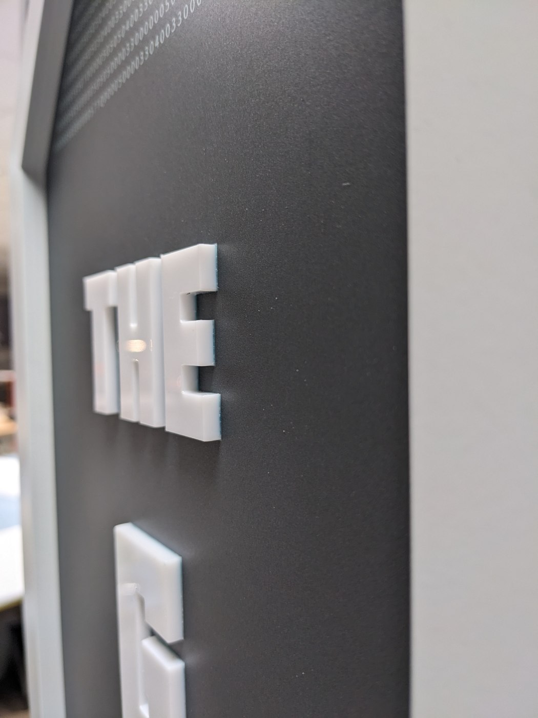 THE — plastische Buchstaben im Detail