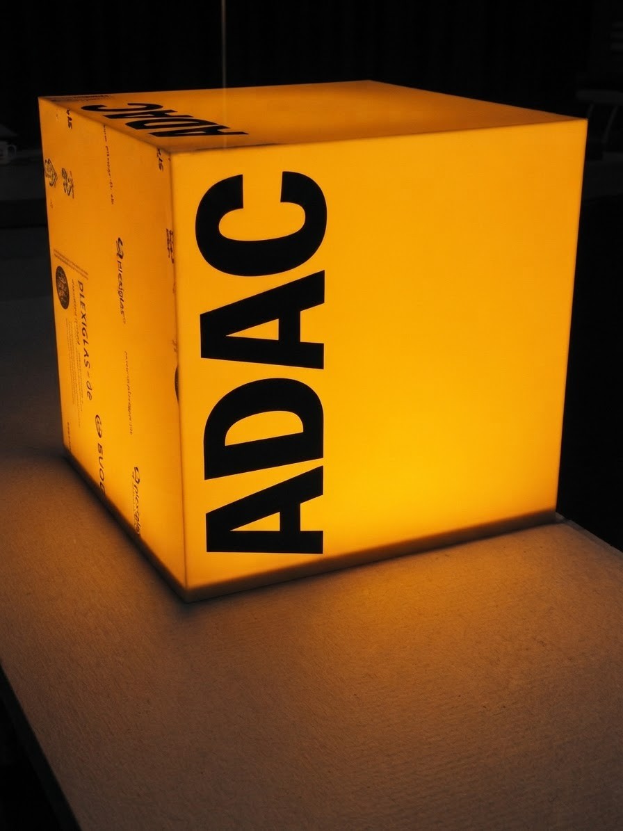 ADAC · Leuchtwürfel — die Stülphaube leuchtet allseitig
