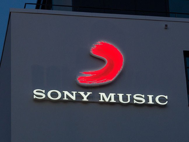 SONY MUSIC · Nachtansicht